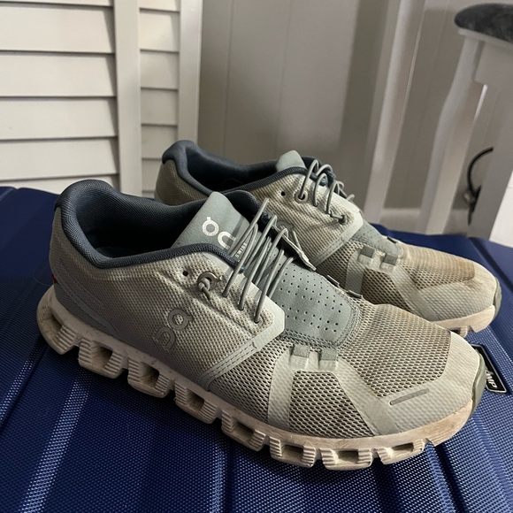 On clouds - Picture 3 of 3